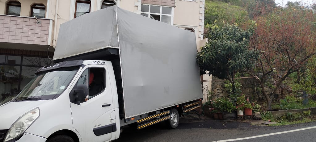 Istanbul Trabzon Evden Eve Nakliyat şehir dışından gelen aracı boşaltma hizmeti verdik