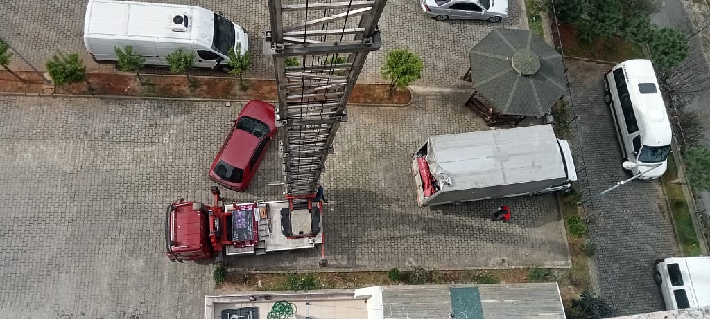 Sürmene asansörlü evden eve nakliyat aracı dış cephe taşıma kurulumu
