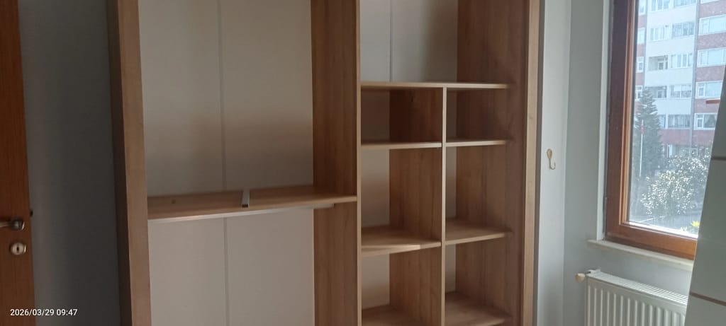 Trabzon Araklı evden eve nakliyat mobilya montajı 4 kapılı dolap kurulumundan bir kare.