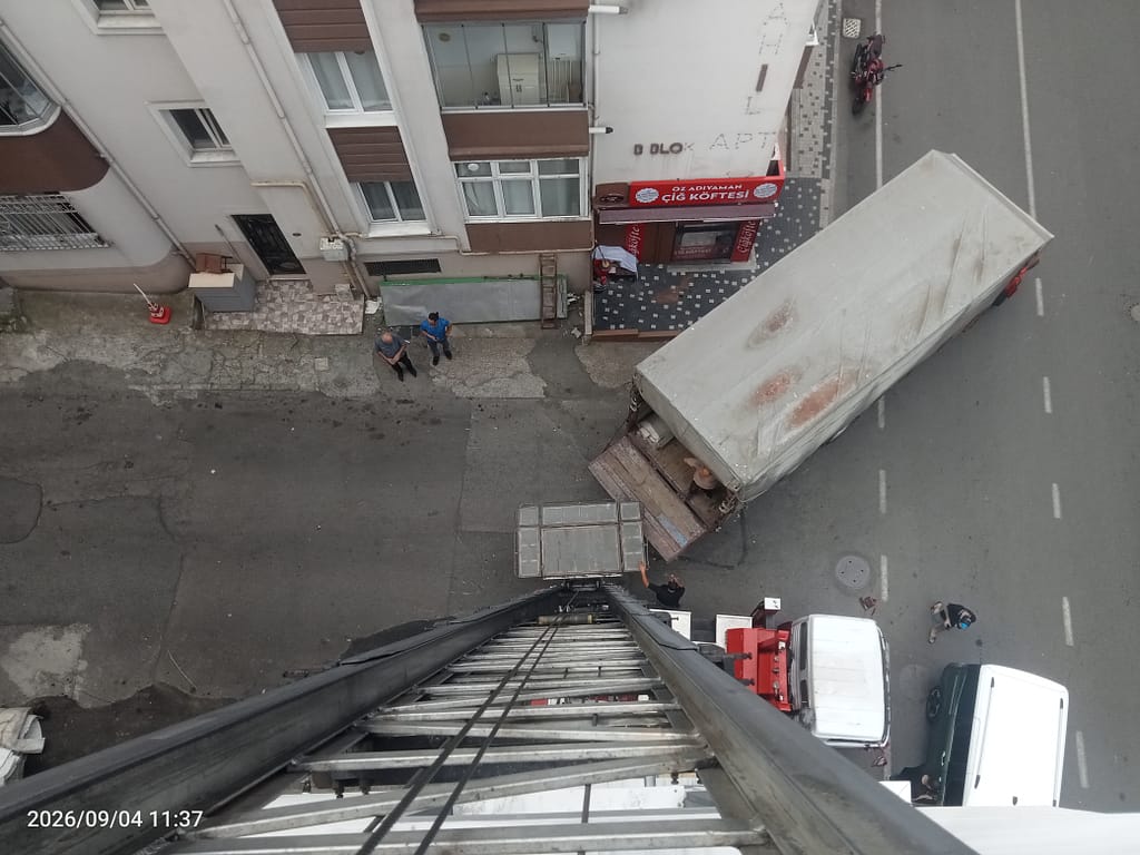 Trabzon Ortahisar İnönü evden eve nakliyat balkondan asansör ve aracımızın görüntüsü